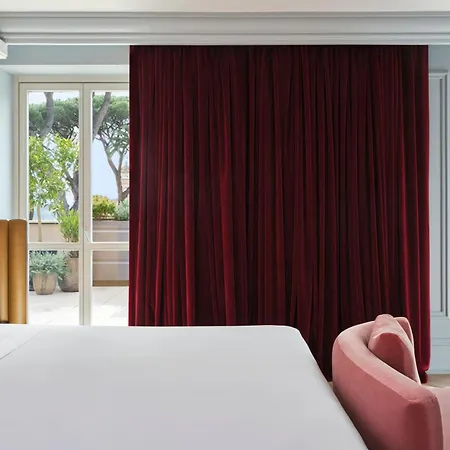 W Hotel 5*